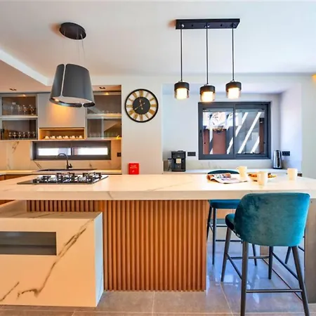 Villa 4 Bedroom Luxury *