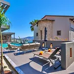 Villa 4 Bedroom Luxury