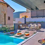 4 Bedroom Luxury *
